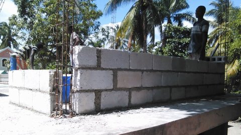 Début de la construction de la bibliothèque de l'école de Vieux Bourg (…)